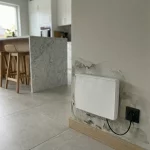 Appareil de traitement d'humidité installé sur mur en pierre humide